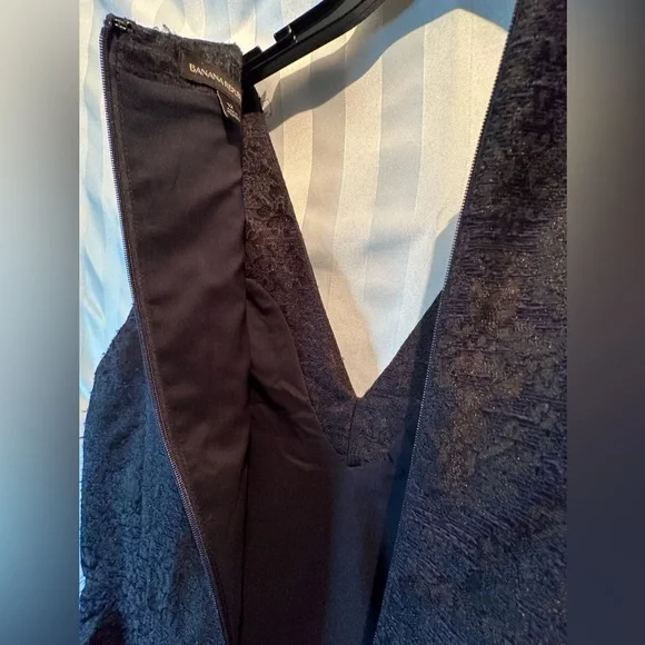 Banana Republic V-Neck Sleeveless Navy Blue Tapestry Dress - Picture 3 of 10